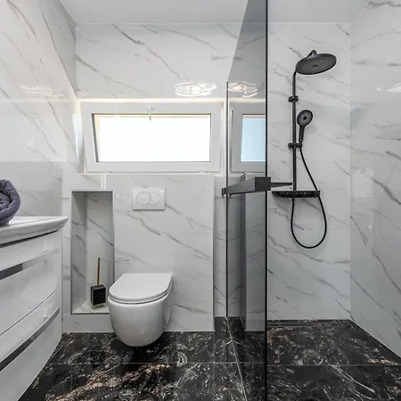 Weiss 2 Villa *